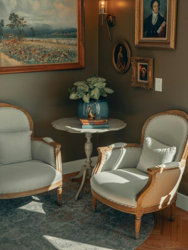 Edwardian chairs and table with books classic antique décor